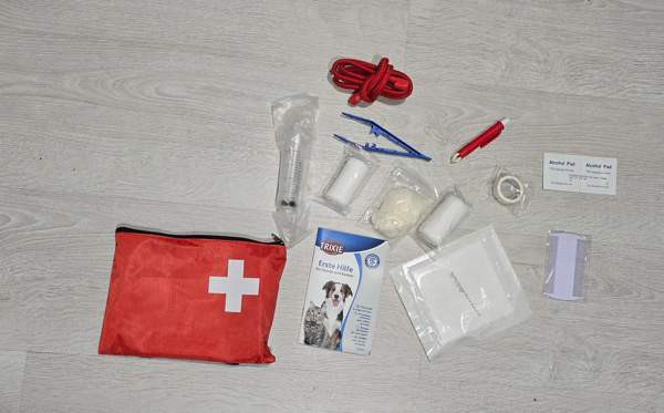 Läjä koirantarvikeita, leluja, ja kuppeja. Kangasala - valokuva 6