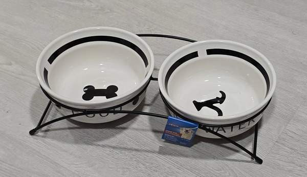 Läjä koirantarvikeita, leluja, ja kuppeja. Kangasala - valokuva 5