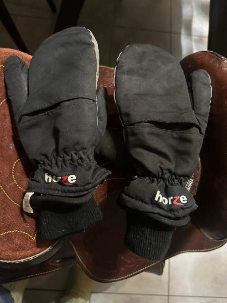 Kolmisormi toppahanskat horze Hämeenkyrö - изображение 3