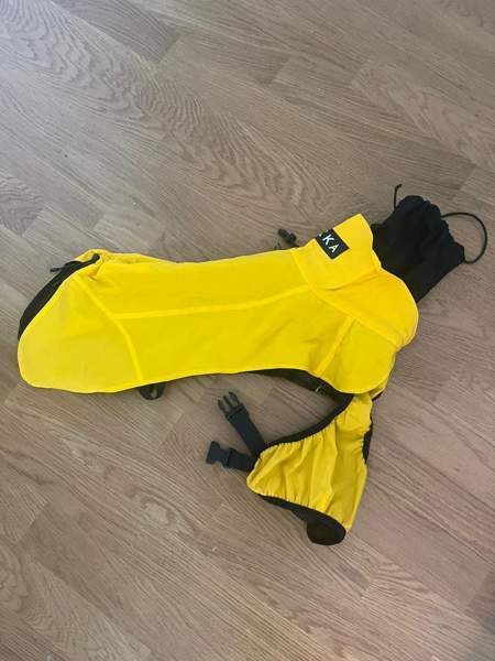 PAIKKA - koiran keltainen heijastava sadetakki koko 30 Helsinki - valokuva 1