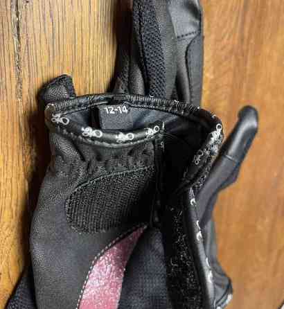 Horse Comfort ratsastuskäsine 12-14/7-7,5 musta/pinkkiglitter Лохья