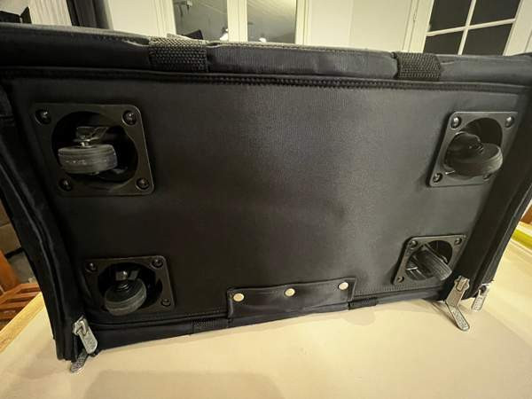 SHERPA kantolaukku renkailla/verhoilla (lento) Вантаа - изображение 4