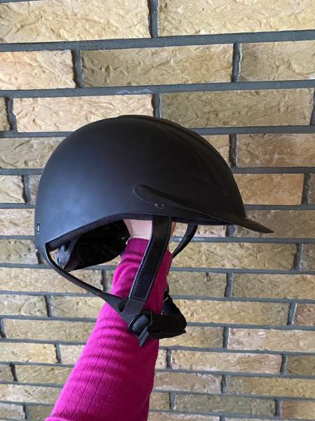 CRW ratsastuskypärä Kuopio - valokuva 2