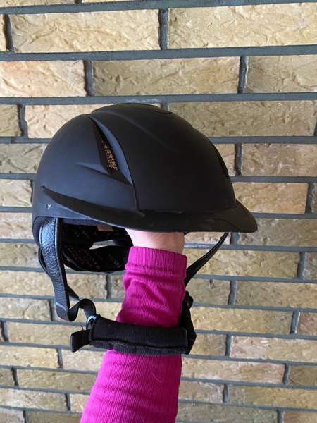 CRW ratsastuskypärä Kuopio - valokuva 1