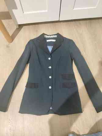 Kisavaate paketti. Valkoiset housut / paita / ja animo kisatakki Лохья