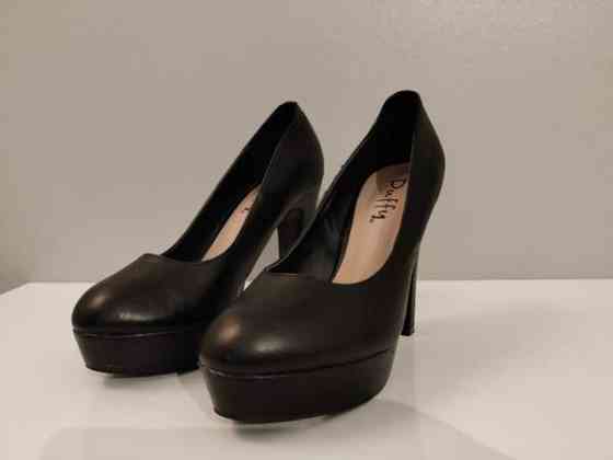 Mustat korkokengät Оулу