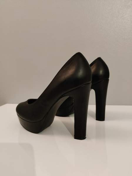 Mustat korkokengät Oulu – foto 3