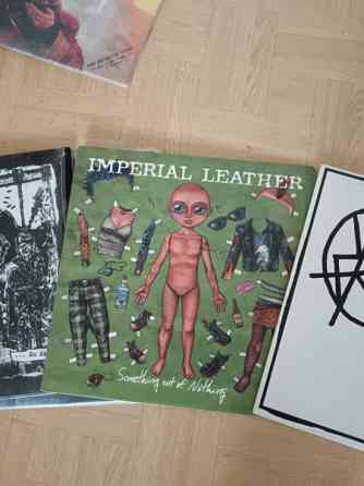 Vinyylejä läjä. Lisätiedot kysymällä. Punkkia lähinnä Laitila