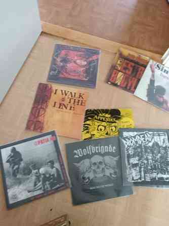 Vinyylejä läjä. Lisätiedot kysymällä. Punkkia lähinnä Laitila