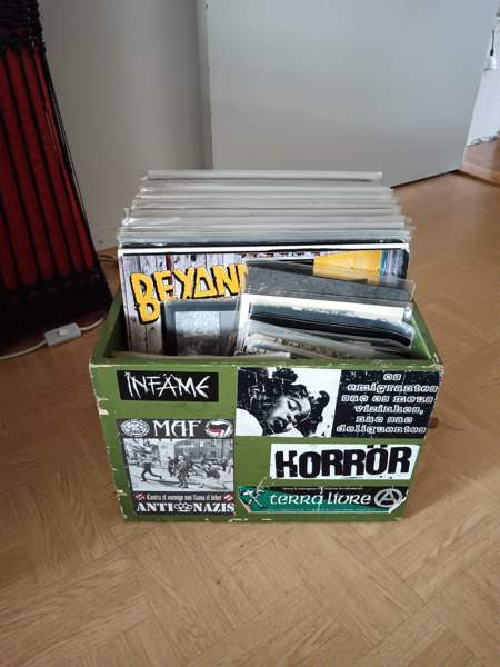 Vinyylejä läjä. Lisätiedot kysymällä. Punkkia lähinnä Laitila - photo 1