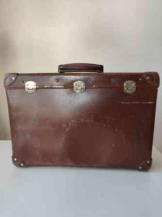 Vanha matkalaukku U.Shwartz Jyväskylä