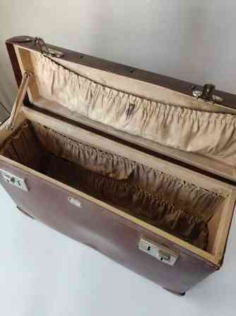 Vanha matkalaukku U.Shwartz Jyväskylä