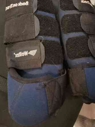 Bot siniset etujalan suojat, M Kouvola