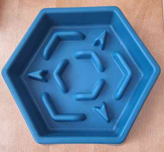 Ruokakuppi ahmimisen estoon. Вантаа