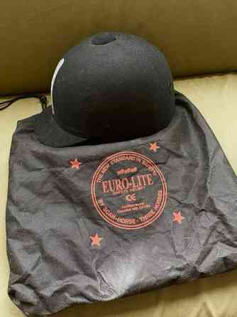 Kypärä, turvaliivi ja pari raippaa Helsinki