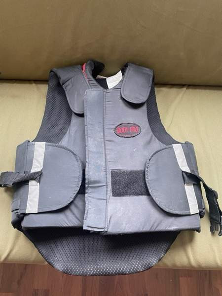 Kypärä, turvaliivi ja pari raippaa Helsinki – foto 4