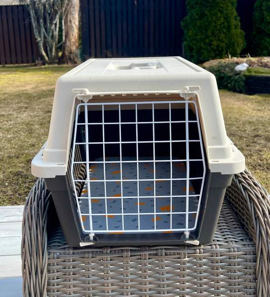 Pienen koiran tai kissan kuljetuskori Kotka - valokuva 1