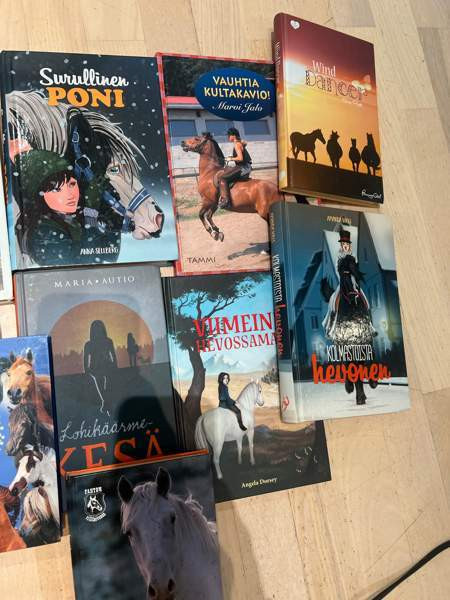 Hevosaiheiset kirjat Helsinki - valokuva 2