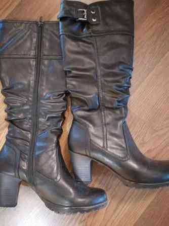 Mustat saappaat Jyvaeskylae