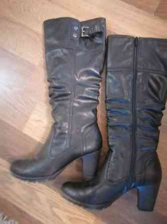 Mustat saappaat Jyvaeskylae