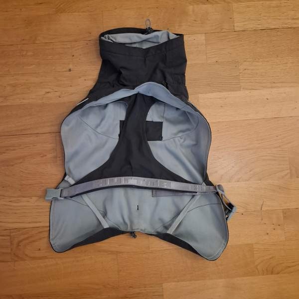 Hurtta monsoon sadetakki Tampere - valokuva 2