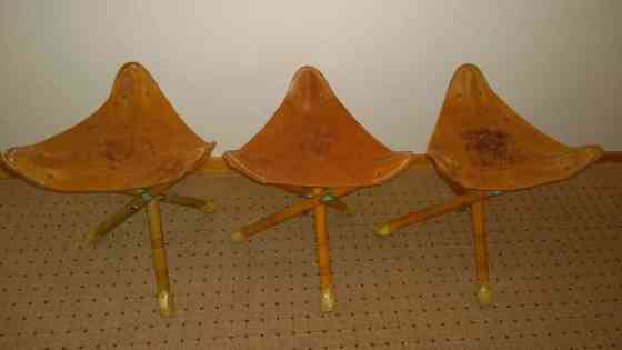 Ratsastaja Hevosella kolmio parkanahka/puu jakkara Kauniainen