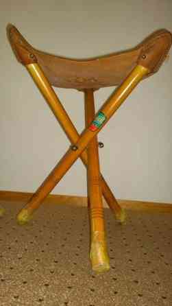 Ratsastaja Hevosella kolmio parkanahka/puu jakkara Kauniainen