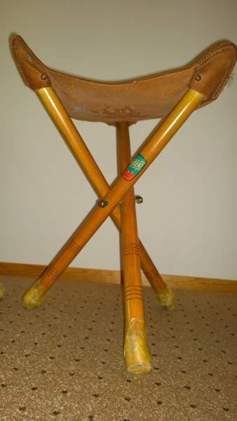 Ratsastaja Hevosella kolmio parkanahka/puu jakkara Kauniainen - valokuva 1