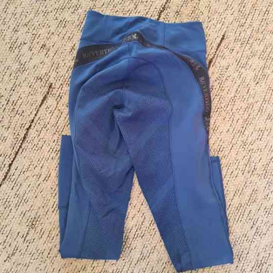 Ratsastusvaatetta Haemeenlinna