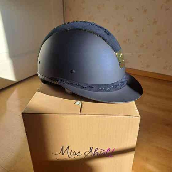 Miss Shield, Samshield Haemeenlinna