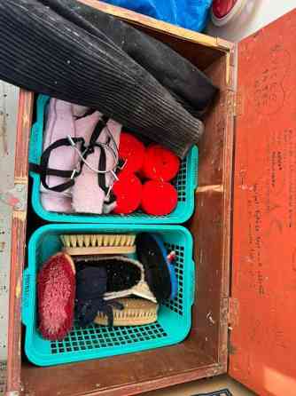 Tallilaatikko ja kasa tavaroita Tampere