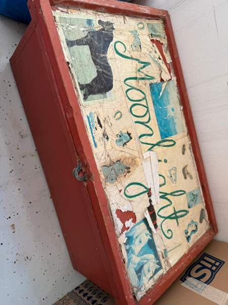 Tallilaatikko ja kasa tavaroita Tampere - valokuva 2