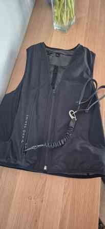 Equitheme Airsafe turvaliivi / paukkuliivi, koko M Kirkkonummi