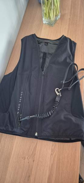 Equitheme Airsafe turvaliivi / paukkuliivi, koko M Kirkkonummi - valokuva 1