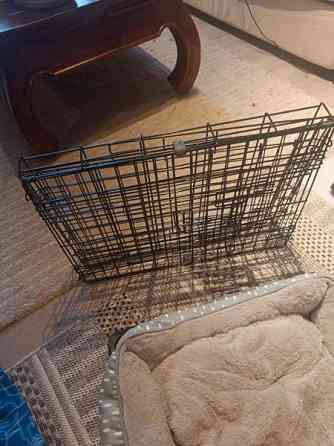 Kevytrakenteinen eläinhäkki esim koiralle ja pehmuste (61cmx43cmx51cm) Espoo