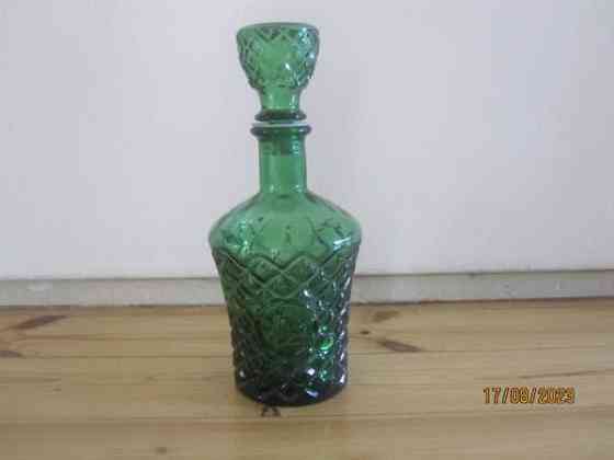 Vihreä kuviolasinen pullo lasikorkilla Kouvola