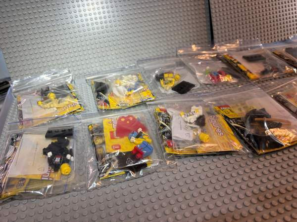 Lego Minifigure Series 1 , kaikki 16 minifiguuria , 8683 Lappajärvi - photo 2