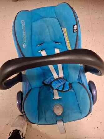 Vauvan turvakaukalo autoon Haemeenlinna