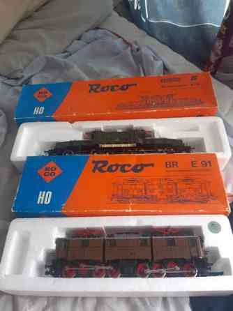 Myynisä kaksi ROCO merkistä pianoismali junaa Helsinki