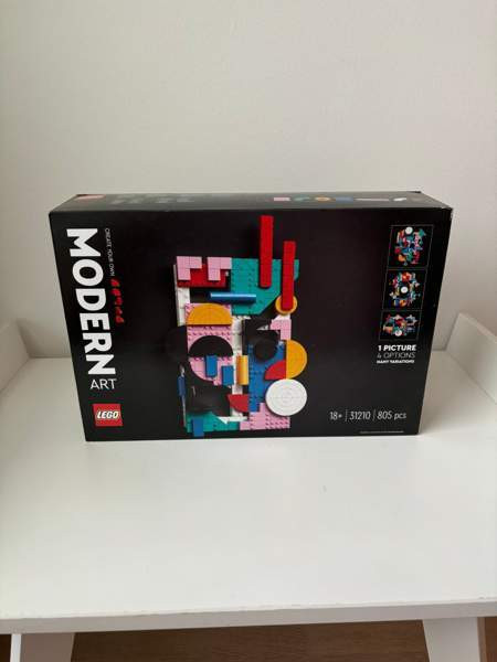 Lego keräilijän poistomyynti, jossa myynnissä useampia Helsinki - photo 1