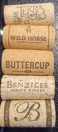 KORKKEJA ASKARTELUUN, 2.5e/pussi (yksi pussi sisältää 30kpl), jäljellä 13 pss Espoo