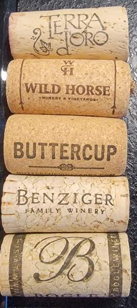 KORKKEJA ASKARTELUUN, 2.5e/pussi (yksi pussi sisältää 30kpl), jäljellä 13 pss Espoo – foto 1