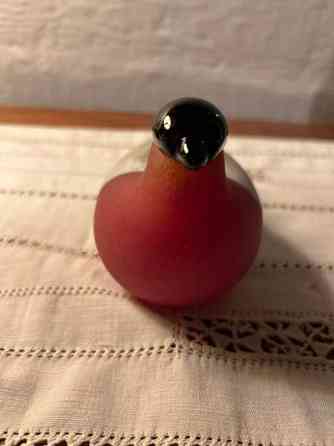 Punatulkku, sign O.Toikka Nuutajärvi Helsinki