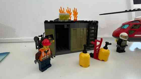 Lego Palokunnan ensivasteyksikkö 60108 (kaikki osat tallella) Helsinki