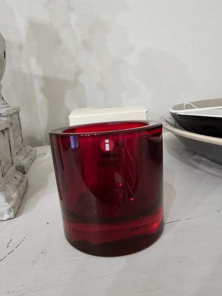 Iso punainen kivi tuikku Tampere - valokuva 1