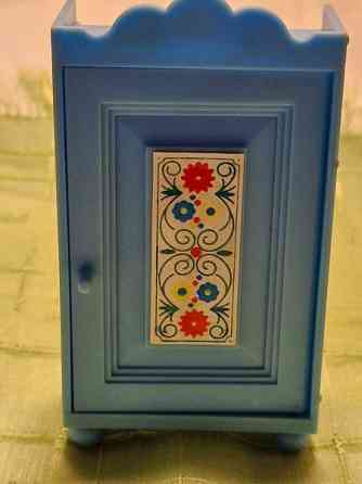 Nukkekodin vaatekaappi Pirkkala