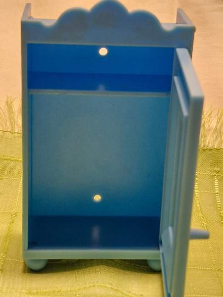 Nukkekodin vaatekaappi Pirkkala - valokuva 2