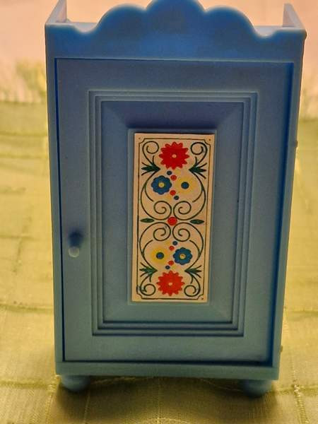 Nukkekodin vaatekaappi Pirkkala - valokuva 1