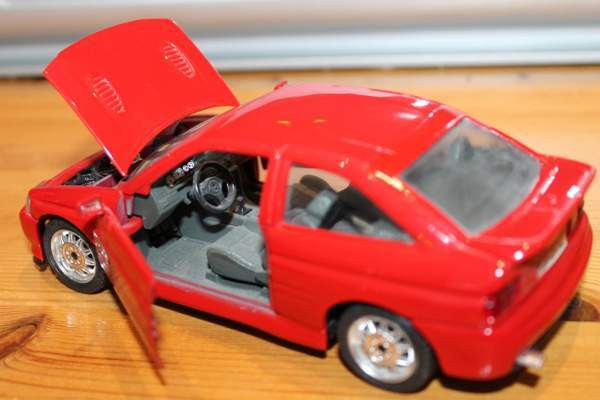 1994 pienoismalli Italia auto Ford Escort RS Cosworth 1:24 17CM vanha 90-luku Tampere – foto 5