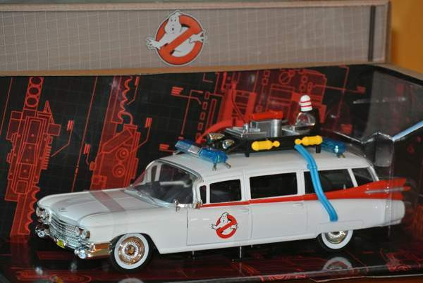 The Ghostbusters auto paketissa 1:24 Haamujengi elokuva Cadillac 1959 23cm Tampere - valokuva 5